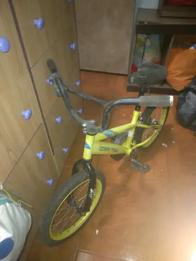 Bicicleta infantil amarilla Ozark Trail - miniatura 1