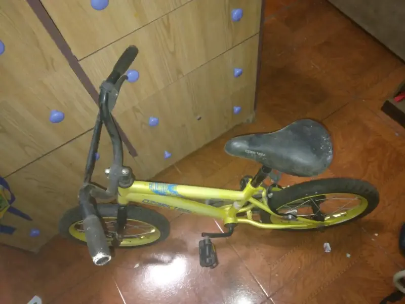 Bicicleta infantil amarilla Ozark Trail - 2