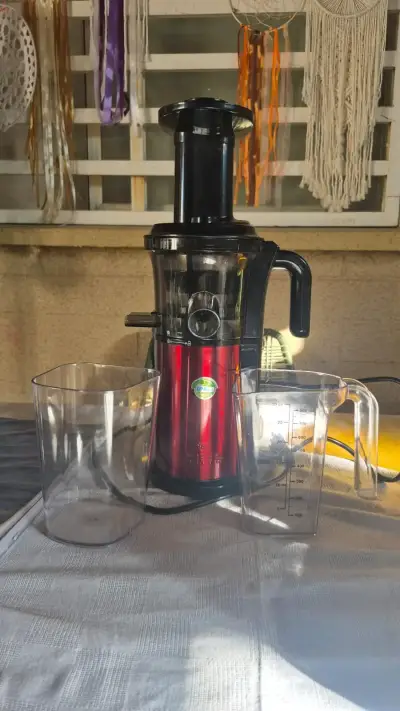 Extractor de Jugo Ursus Trotter Rojo - miniatura 1