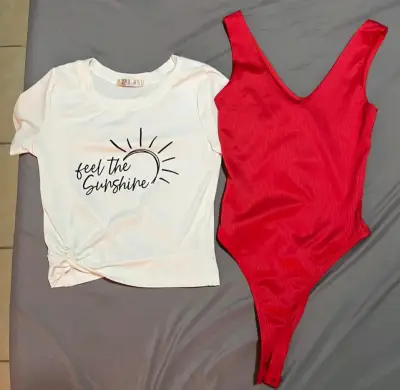 Lote de ropa femenina variada en colores vibrantes - miniatura 3