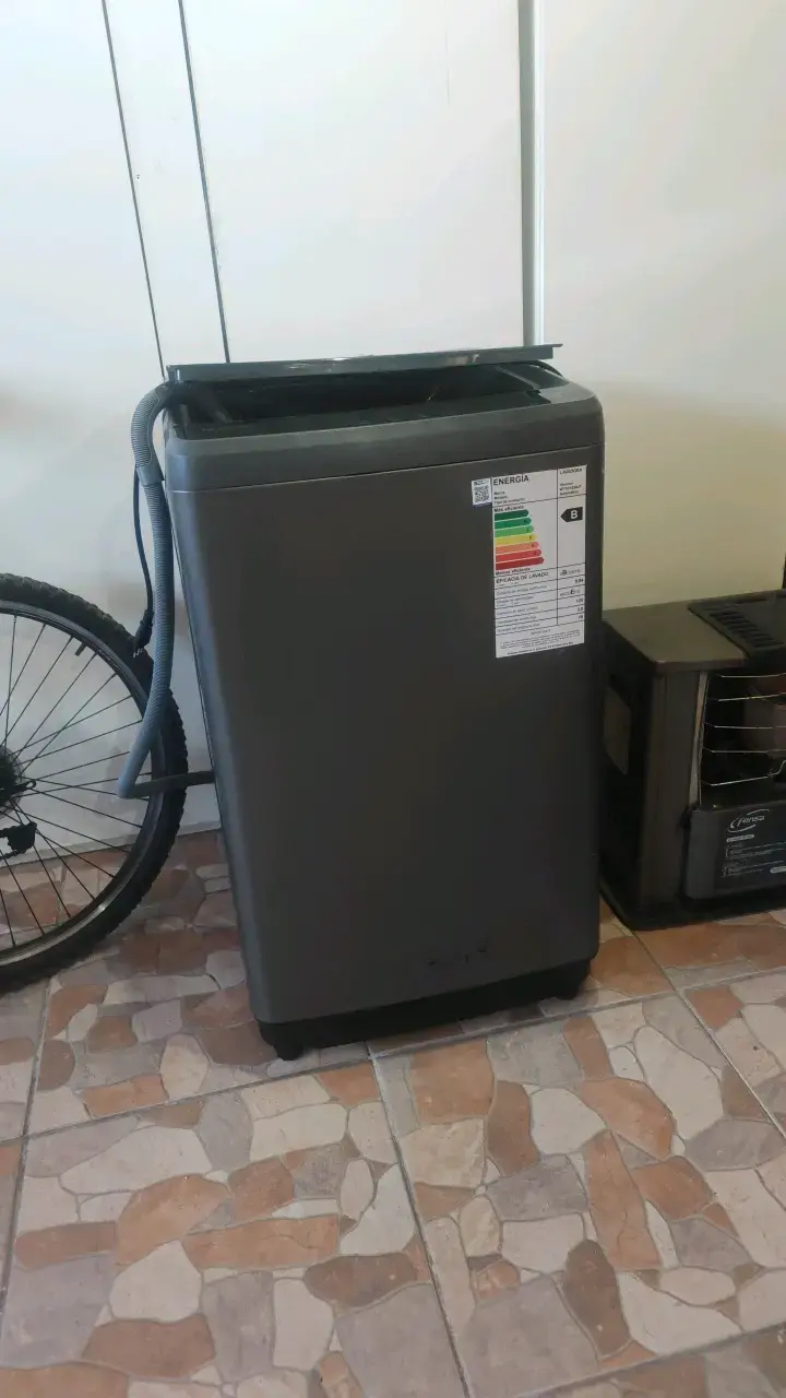 Bicicleta de montaña negra con suspensión - 1
