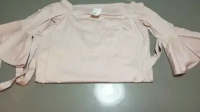 Blusa rosa con mangas acampanadas H&M talla 36 - miniatura 2