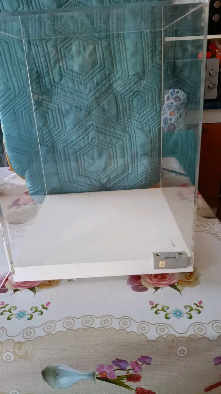 Vitrina de acrílico con cerradura - 3