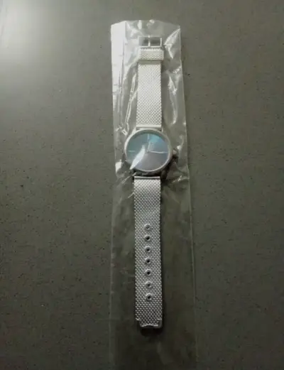Set de relojes de pulsera en varios colores - miniatura 1