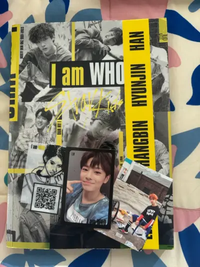 Álbum 'I am WHO' de Stray Kids con tarjetas - miniatura 1