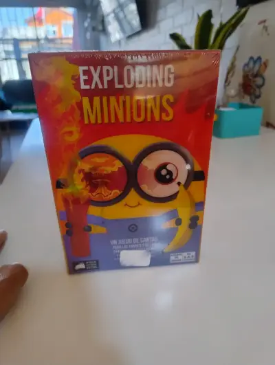 Juego de cartas Exploding Minions para 2 a 5 jugadores - miniatura 1