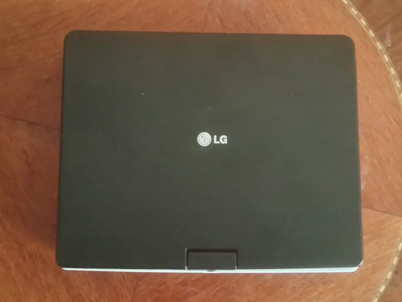 Reproductor de DVD/CD Portátil LG DP351G + Estuche - 3