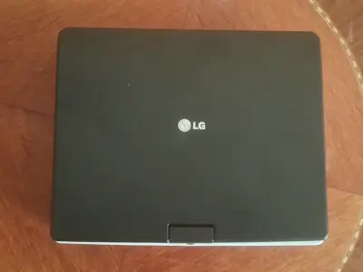 Reproductor de DVD/CD Portátil LG DP351G + Estuche - miniatura 3