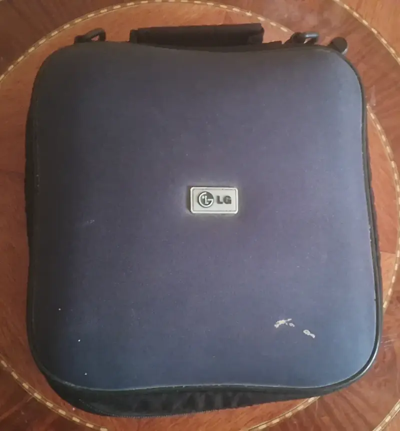 Reproductor de DVD/CD Portátil LG DP351G + Estuche - 5