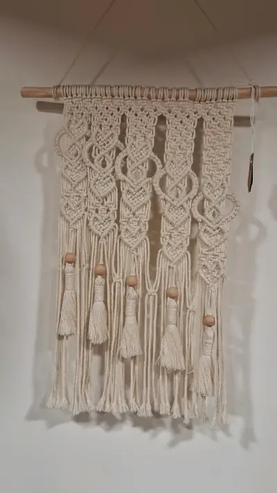 Tapiz de macramé artesanal beige - miniatura 2