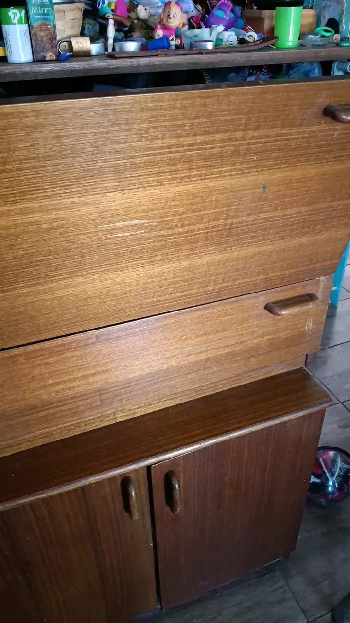 Mueble de madera con estantes y puertas - 3