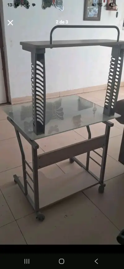 Escritorio de vidrio con ruedas para oficina - miniatura 1