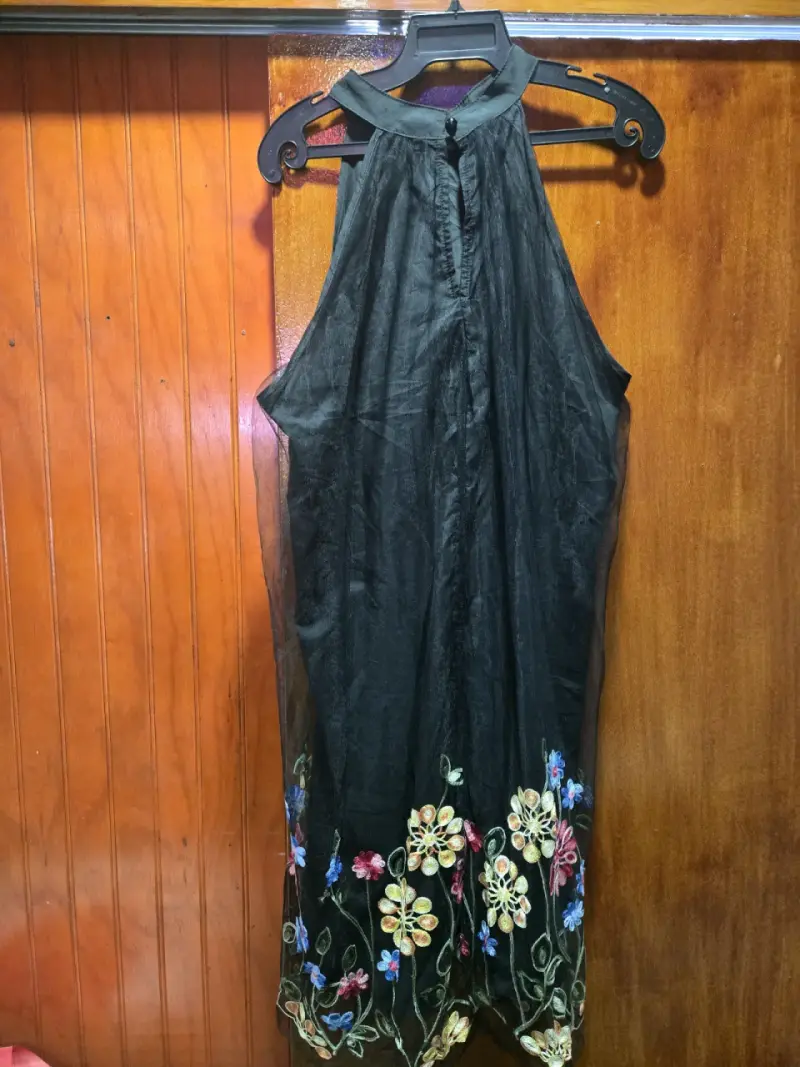 Vestido negro con bordado floral Shein - 3