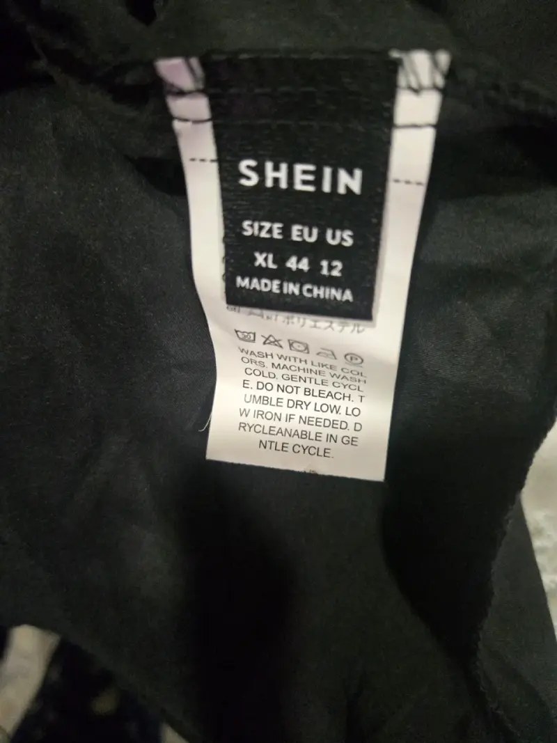Vestido negro con bordado floral Shein - 4