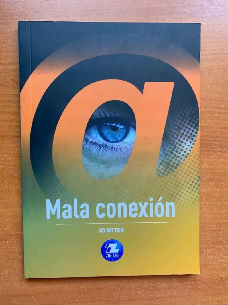 Libro 'Mala Conexión' - 1