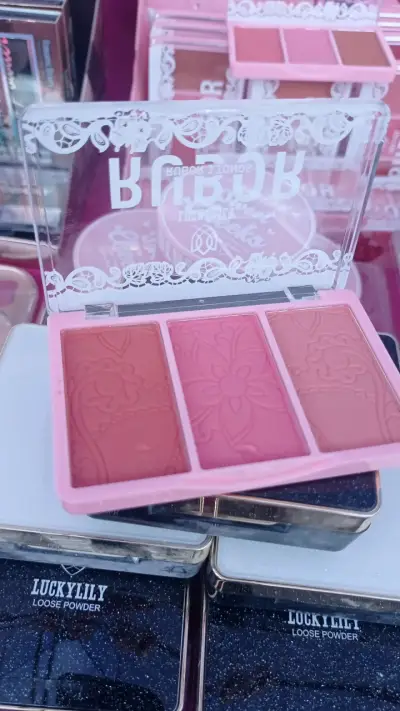 Paleta de rubores en tonos rosados - miniatura 2