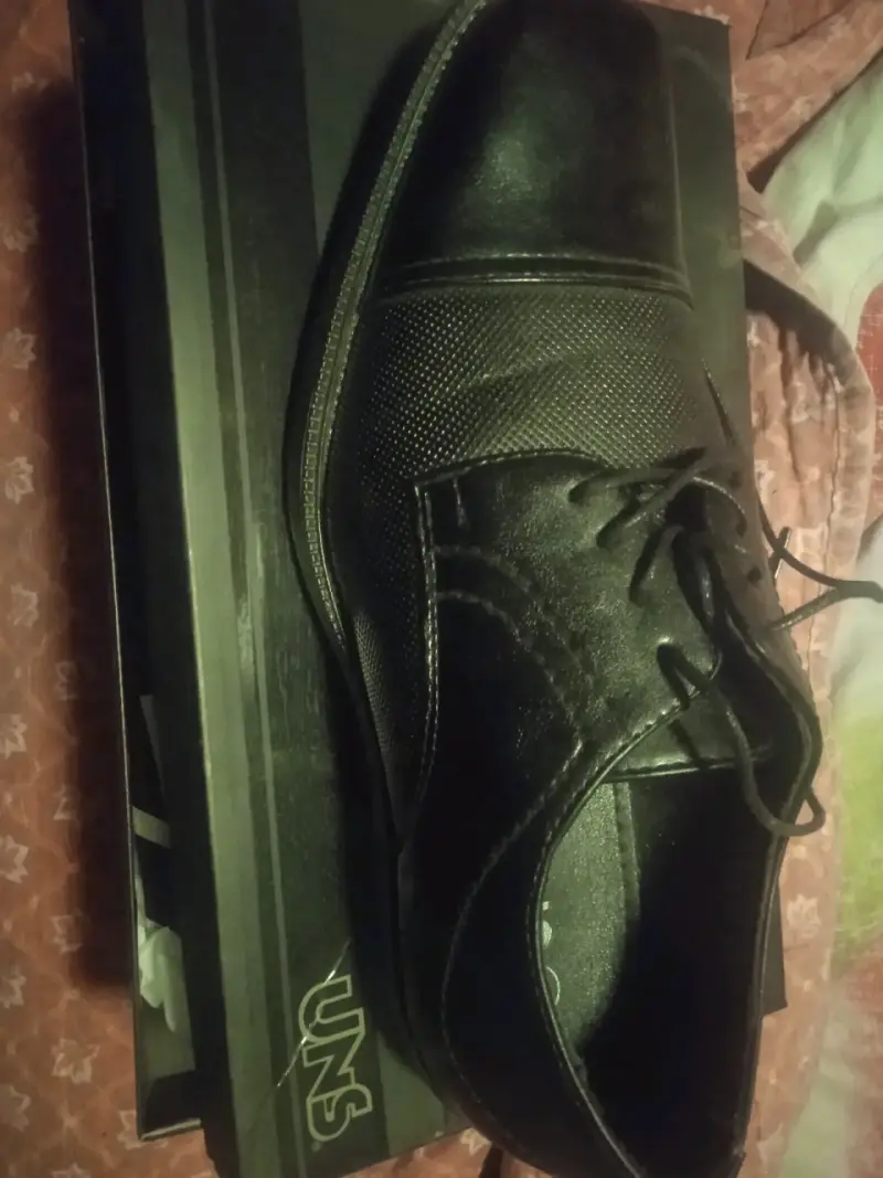 Zapatos de vestir negros UNS en caja - 2