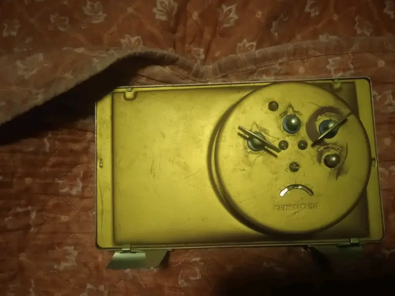 Reloj despertador vintage con termómetro - 2