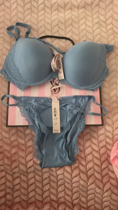 Conjunto de lencería azul con encaje Victoria's Secret - miniatura 1