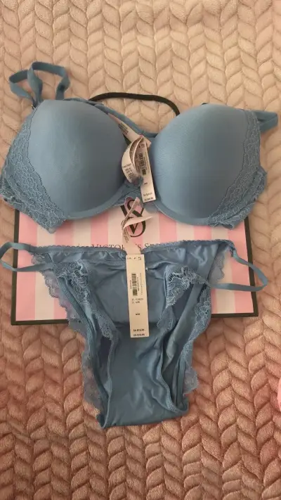 Conjunto de lencería azul con encaje Victoria's Secret - miniatura 2
