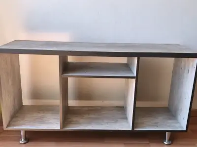 Estante de madera con diseño moderno - miniatura 1