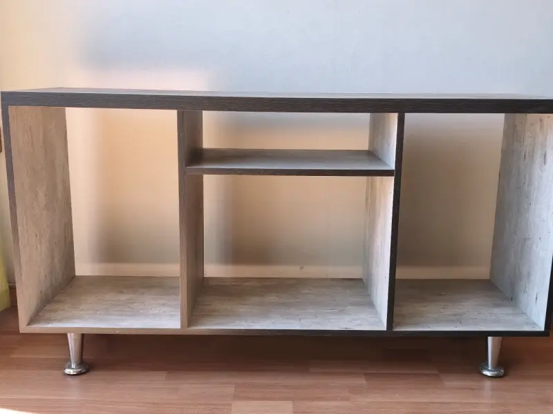 Estante de madera con diseño moderno - 2
