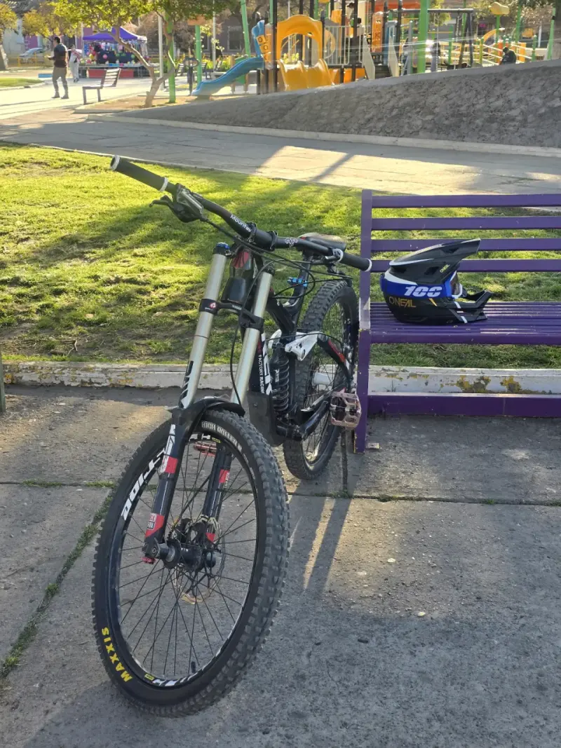 Bicicleta de montaña Trek con suspensión completa - 1