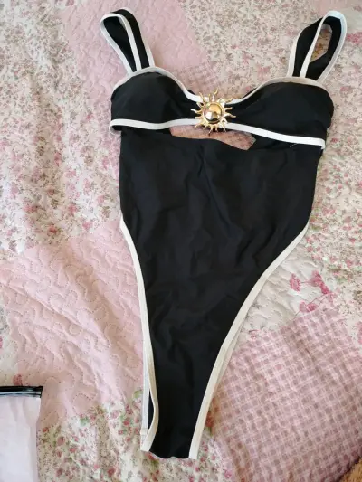 Traje de baño negro con detalle dorado - miniatura 1