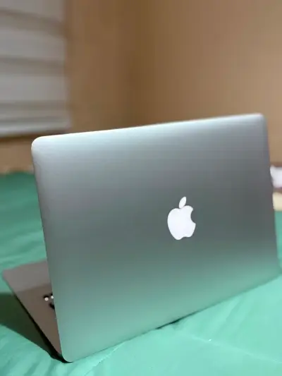 Laptop Apple MacBook Air 13 pulgadas en buen estado - miniatura 2