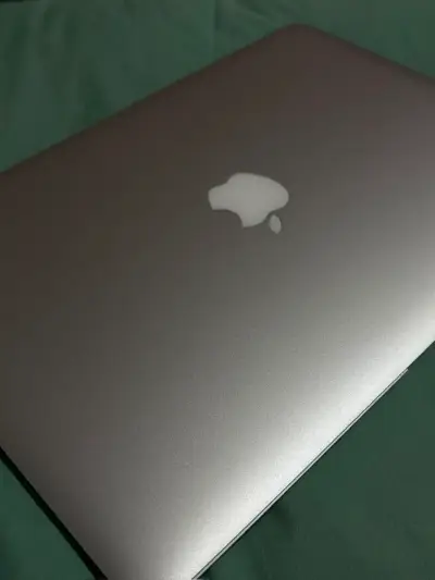 Laptop Apple MacBook Air 13 pulgadas en buen estado - miniatura 3