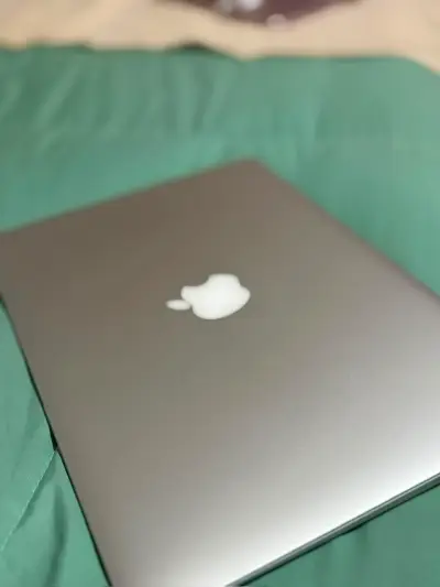 Laptop Apple MacBook Air 13 pulgadas en buen estado - miniatura 5