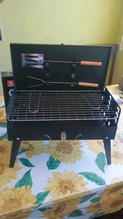 Parrilla portátil plegable para asados - miniatura 2