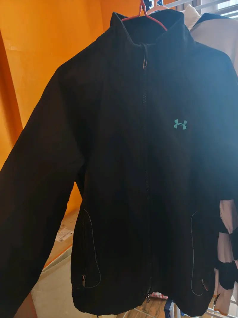 Chaqueta impermeable negra Under Armour - 2