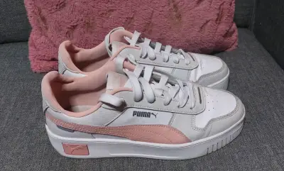 Zapatillas deportivas Puma blancas y rosadas - miniatura 2