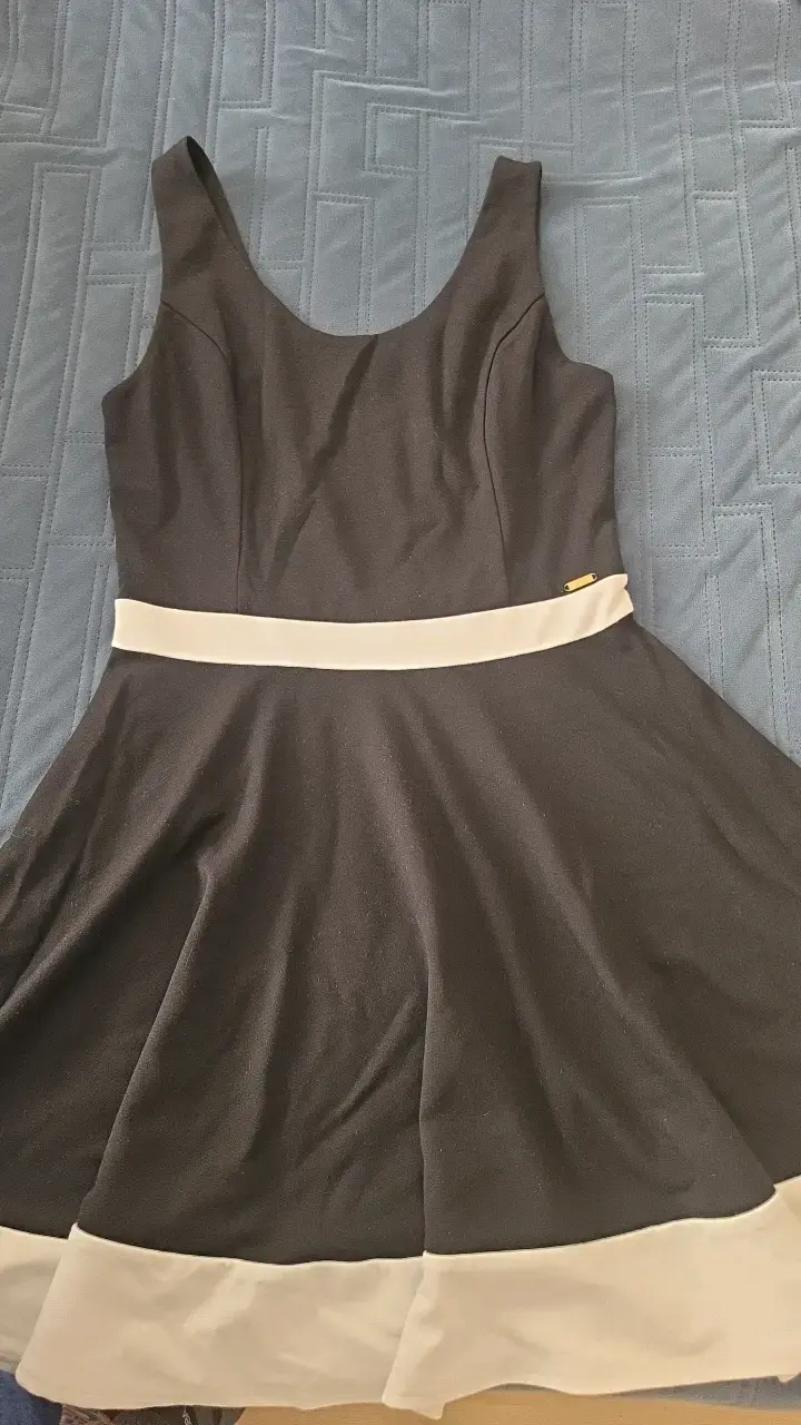Vestido negro Guess con detalle blanco - 3