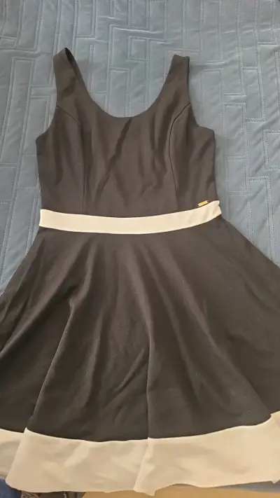 Vestido negro Guess con detalle blanco - miniatura 3