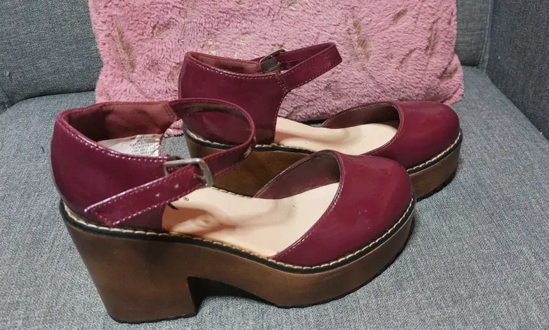 Zapatos de tacón burdeos con correa - 2