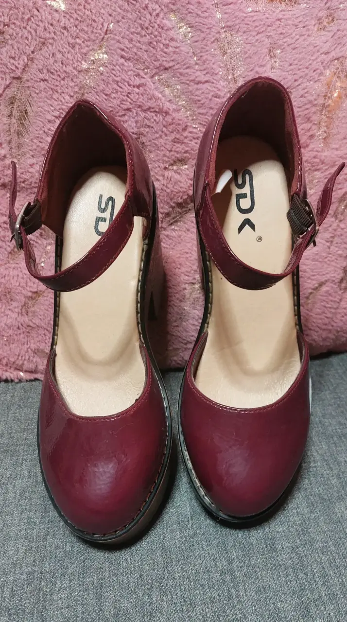 Zapatos de tacón burdeos con correa - 3