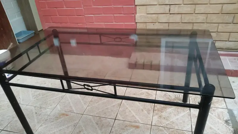Ventana de vidrio con marco metálico - 2