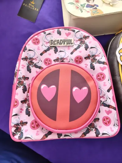 Mochila infantil Deadpool rosa con diseño divertido - miniatura 1