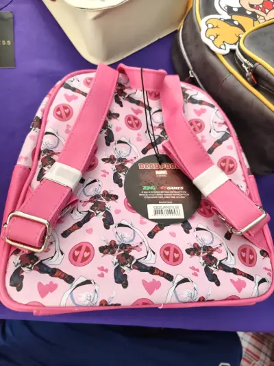 Mochila infantil Deadpool rosa con diseño divertido - miniatura 2