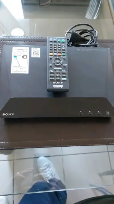 Reproductor Blu-ray Sony con control remoto - miniatura 1