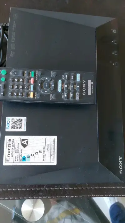 Reproductor Blu-ray Sony con control remoto - miniatura 2
