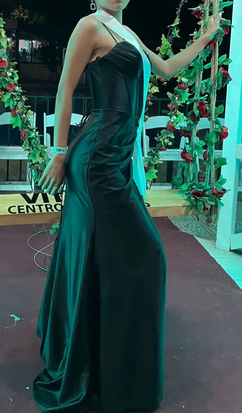 Vestido de gala negro con abertura lateral - 2