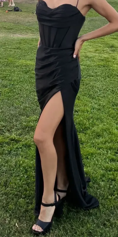 Vestido de gala negro con abertura lateral - miniatura 3