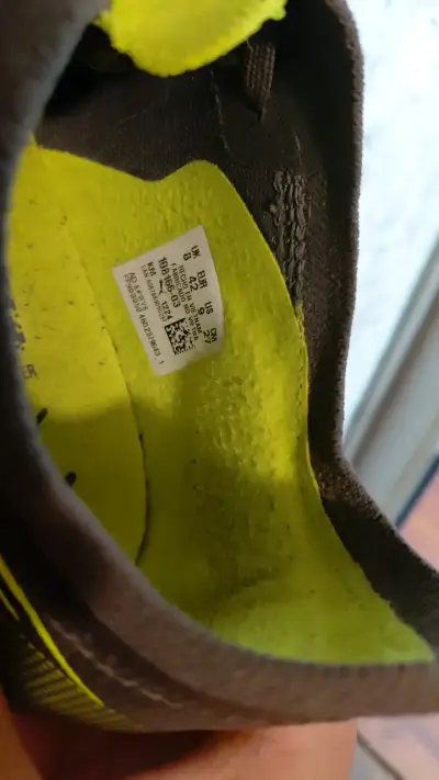 Zapatillas de fútbol con tacos amarillas - miniatura 3