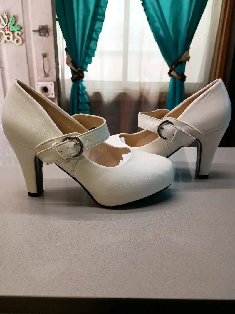 Zapatos de tacón blancos con hebilla - 2