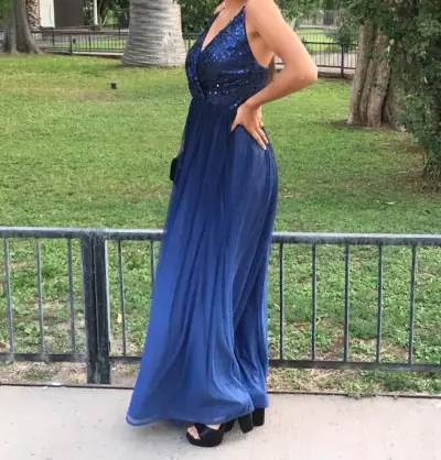 Vestido largo azul con lentejuelas - miniatura 2