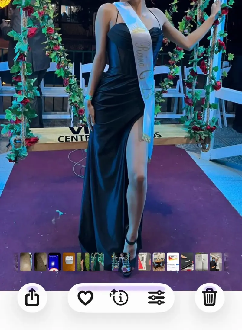Vestido de gala negro con abertura lateral - 1