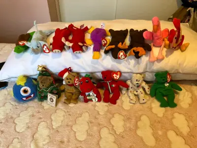 Lote completo de peluches de colección variados - miniatura 1